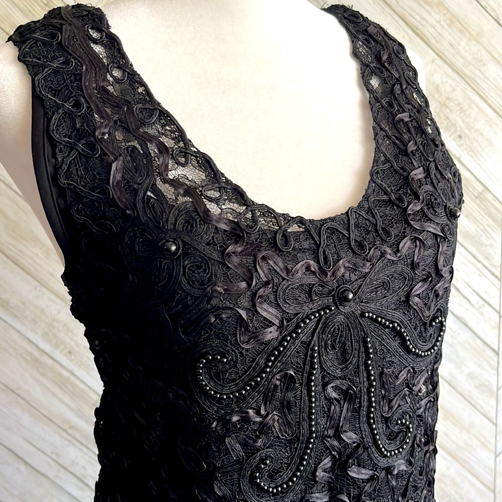 S M Collection dressy,evening lined lace/bead/ribbon top, sleeveless size M